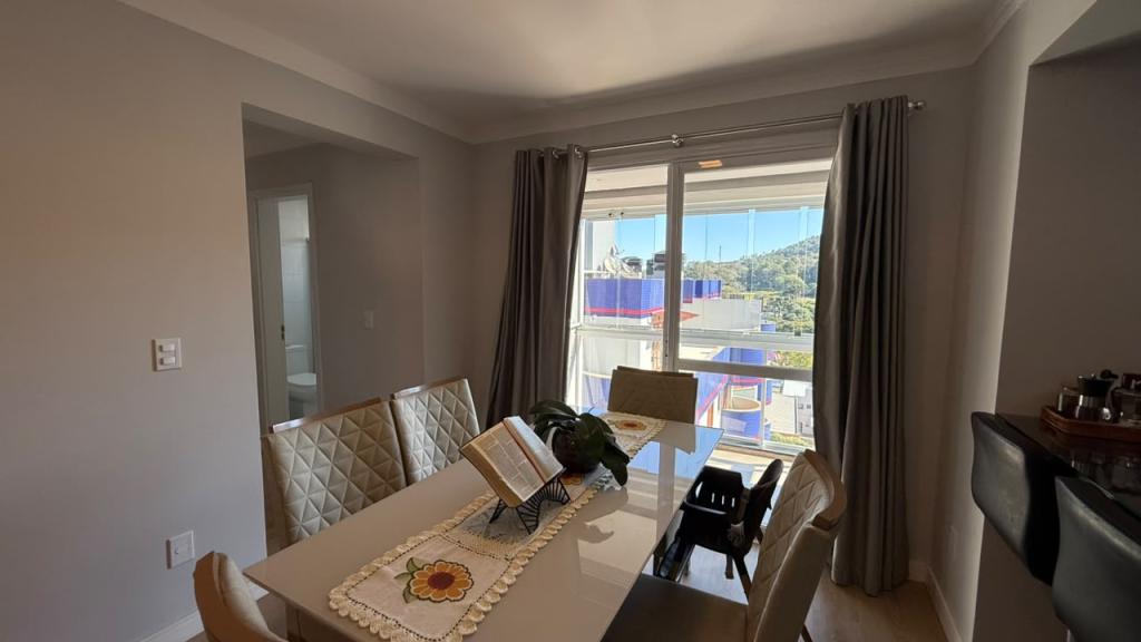 APARTAMENTO SEMI MOBILIADO